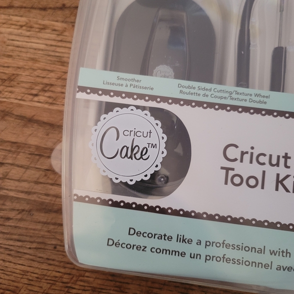 Cricut Cake Tool Kit - Picture 2 of 14